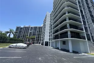 600 Parkview Dr, Hallandale Beach, FL 33009 - Photo 22