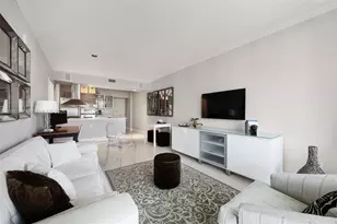 218 SE 14th St, Miami, FL 33131 - Photo 8