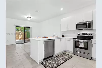 28562 SW 134th Ct, Miami, FL 33033 - Photo 4