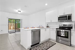 28562 SW 134th Ct, Miami, FL 33033 - Photo 4