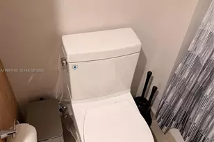 11 NE 6th St, Miami, FL 33132 - Photo 18