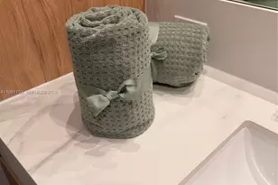 11 NE 6th St, Miami, FL 33132 - Photo 14