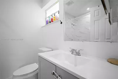 369 NE 158th St, Miami, FL 33162 - Photo 16