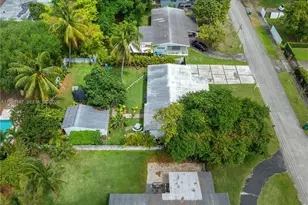 369 NE 158th St, Miami, FL 33162 - Photo 32