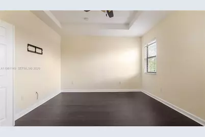 8841 W 34th Ct, Hialeah, FL 33018 - Photo 32