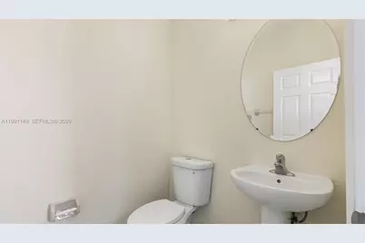 8841 W 34th Ct, Hialeah, FL 33018 - Photo 18