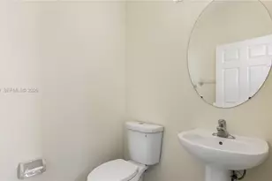 8841 W 34th Ct, Hialeah, FL 33018 - Photo 18