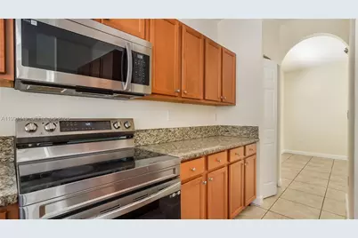 8841 W 34th Ct, Hialeah, FL 33018 - Photo 24