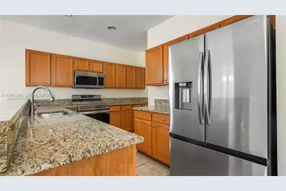 8841 W 34th Ct, Hialeah, FL 33018 - Photo 22