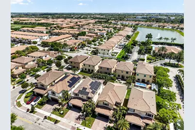 8841 W 34th Ct, Hialeah, FL 33018 - Photo 10