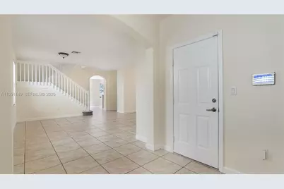 8841 W 34th Ct, Hialeah, FL 33018 - Photo 12