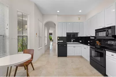 896 W Spinnaker Dr W #896, Hollywood, FL 33019 - Photo 10