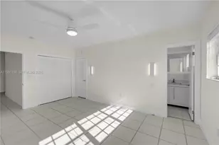 462 Golden Isles Dr, Hallandale Beach, FL 33009 - Photo 24