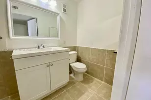 2460 NW 33rd St, Oakland Park, FL 33309 - Photo 12