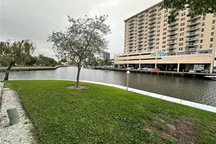 450 Paradise Isle Blvd, Hallandale Beach, FL 33009 - Photo 10