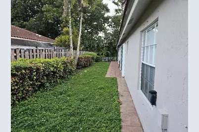 5753 NW 98th Ave, Doral, FL 33178 - Photo 12