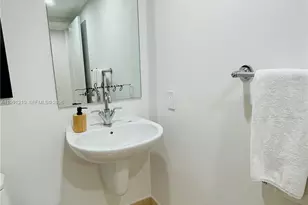 41 SE 5th St, Miami, FL 33131 - Photo 40