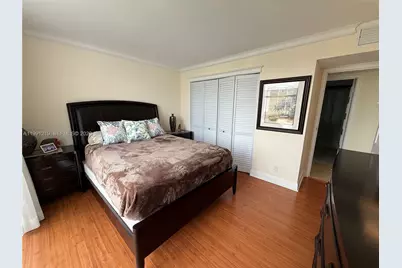 1000 Parkview Dr #720, Hallandale Beach, FL 33009 - Photo 12