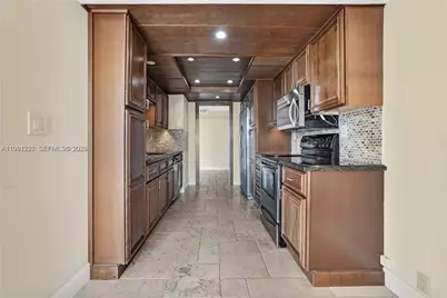 1000 Quayside Ter #706, Miami, FL 33138 - Photo 14