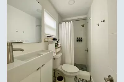 1121 NE 1st Ave #4, Fort Lauderdale, FL 33304 - Photo 4