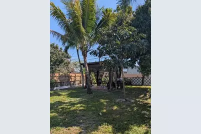 648 E 40th St, Hialeah, FL 33013 - Photo 2