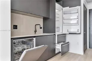 20 NE 11th St, Miami, FL 33132 - Photo 14