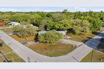 740 Bennett Ave, Labelle, FL 33935 - Photo 4