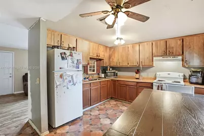 868 Avalon Ave, Labelle, FL 33935 - Photo 12