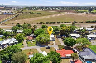 210 E Sugarland Cir, Clewiston, FL 33440 - Photo 8