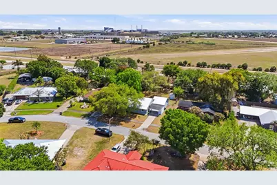 210 E Sugarland Cir, Clewiston, FL 33440 - Photo 6