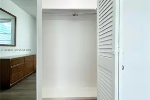 905 Brickell Bay Dr, Miami, FL 33131 - Photo 10