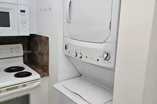 10090 NW 80th Ct, Hialeah Gardens, FL 33016 - Photo 18