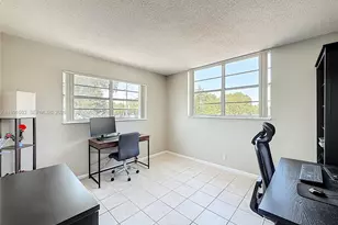 400 SE 10th St, Deerfield Beach, FL 33441 - Photo 14