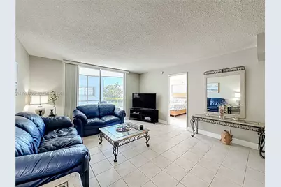 400 SE 10th St #218, Deerfield Beach, FL 33441 - Photo 2