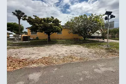 4470 W 1st Ave, Hialeah, FL 33012 - Photo 22