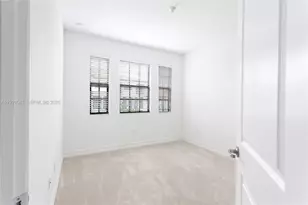 11340 SW 16th St, Pembroke Pines, FL 33025 - Photo 14