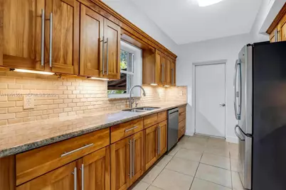 2300 SW 24th St, Miami, FL 33145 - Photo 12