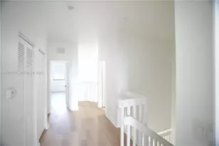 10468 NW 61 Ln., Doral, FL 33178 - Photo 8