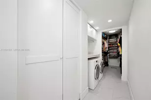 1420 Brickell Bay Dr, Miami, FL 33131 - Photo 32