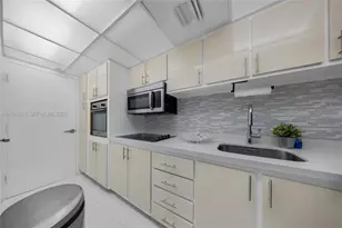 1000 West Ave, Miami Beach, FL 33139 - Photo 30