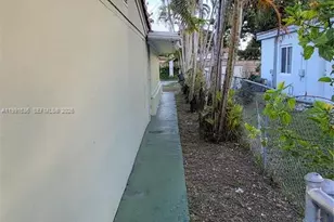 1440 NE 183rd St, North Miami Beach, FL 33179 - Photo 30