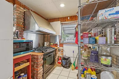272 W 46th St, Hialeah, FL 33012 - Photo 16