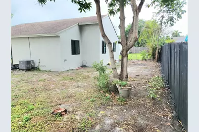8615 SW 15th St, Pembroke Pines, FL 33025 - Photo 24
