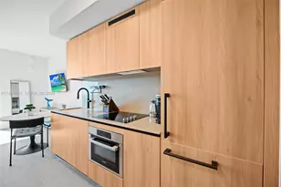 121 NE 5th St, Miami, FL 33132 - Photo 2