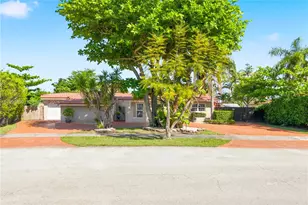9955 SW 74th St, Miami, FL 33173 - Photo 2