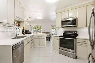 9955 SW 74th St, Miami, FL 33173 - Photo 8