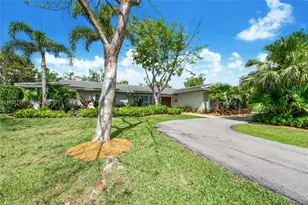 10330 SW 71st Ave, Pinecrest, FL 33156 - Photo 2