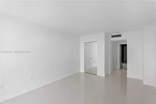 3675 N Country Club Dr, Aventura, FL 33180 - Photo 32