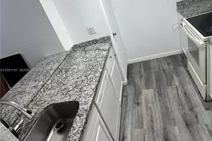2871 N Oakland Forest Dr, Oakland Park, FL 33309 - Photo 6