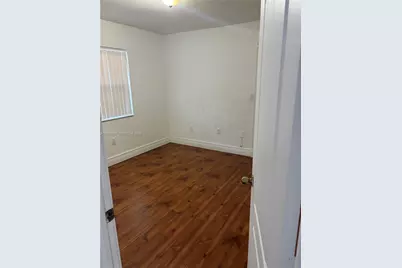 4386 W 10th Ave, Hialeah, FL 33012 - Photo 8